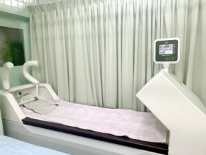 牽引付きベッド型マッサージ器具（大島）